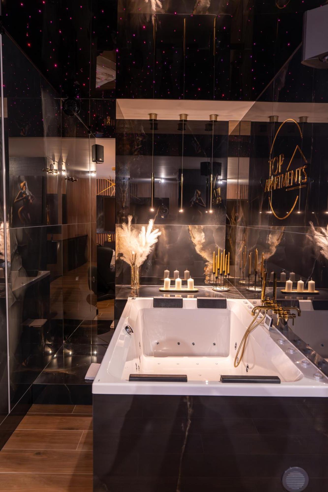 Z Jacuzzi, Wislane Tarasy Apartment Krakau